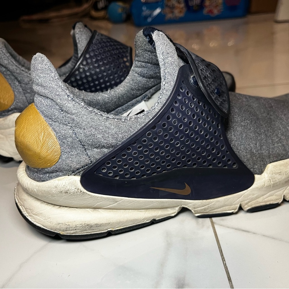 Nike Women Sock Dart SE Golden Beige